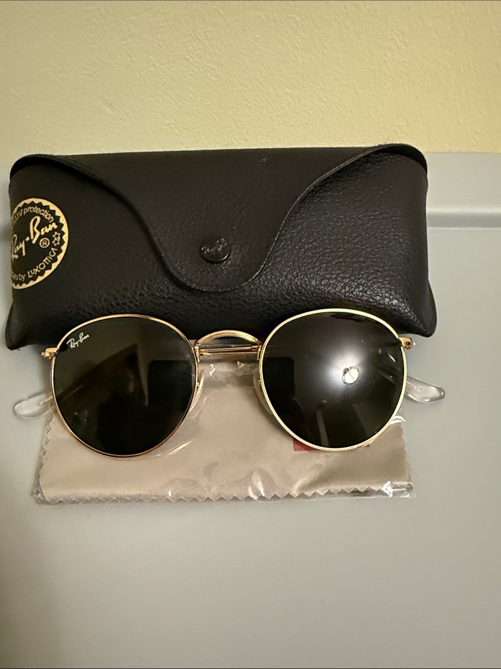 Ray-Ban Gold Frame Round Sunglasses with Black Lenses